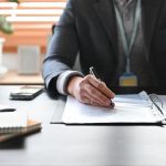 Capire i Contratti: Guida Passo per Passo per i Non Avvocati